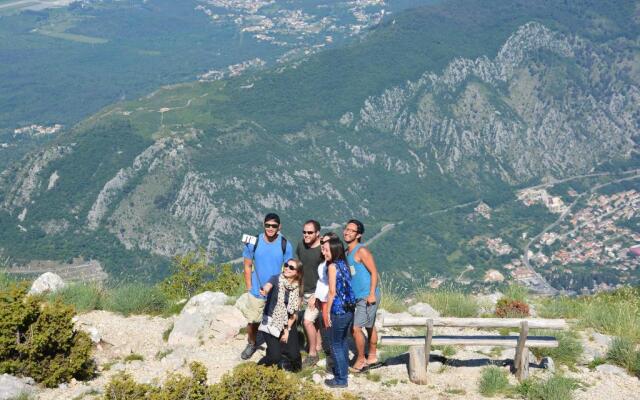 Montenegro Backpackers Home Kotor