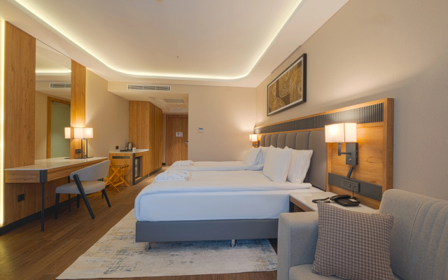 Azura World Hotel