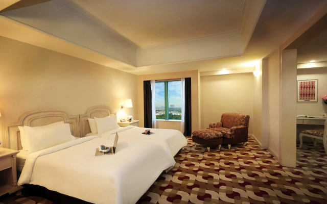 Berjaya Waterfront Hotel - Image 3