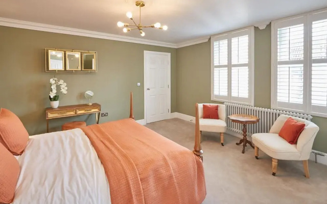 Host Stay Deveraux House