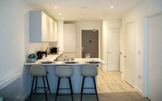 Trafford Suite Modern 1 bed With Cinema Room