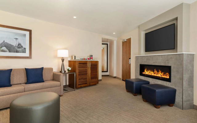 Delta Hotels by Marriott Helena Colonial