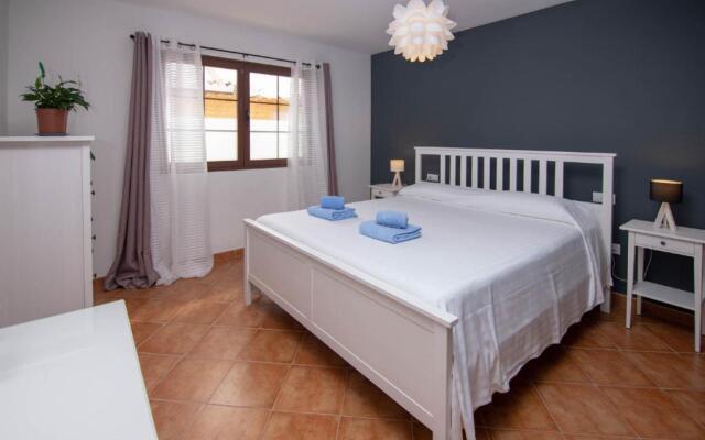 HolidayVilla Volcan - BBQ , Pool , Garden, rural by Holidays Home