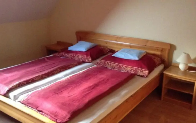 Kis-Korona Étterem és Panzió