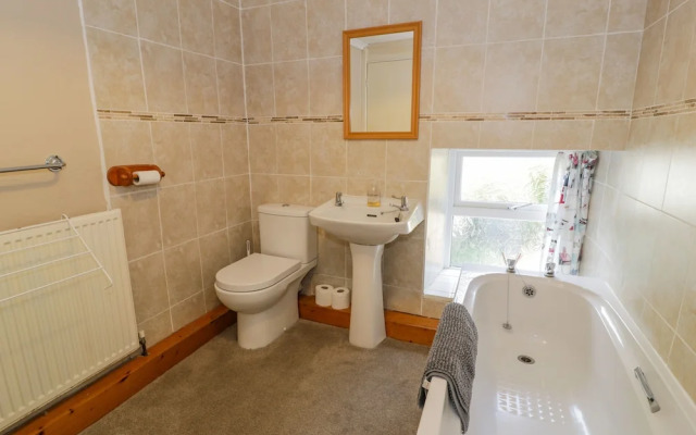 6 Glyn Terrace