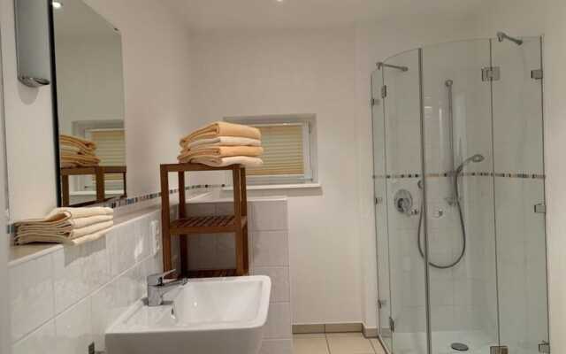 Holiday Apartment Paradise by the Lake