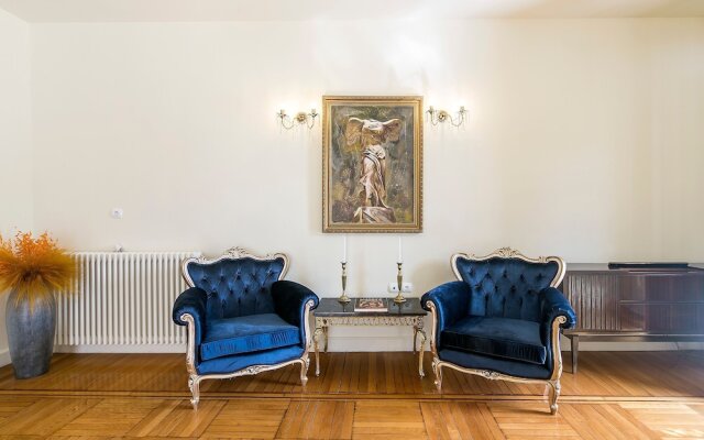 Aerides 3 Luxury Suites