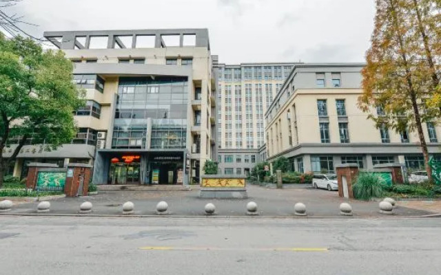 Shanghai Sports University Exchange Center Hotel (Changhai Hospital)