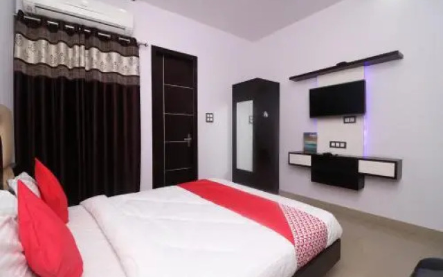 Cocktail Hotel by OYO Rooms