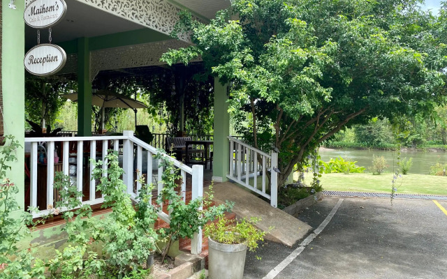 Ruenmaihom Riverside Cottage