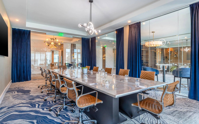 Cambria Hotel Waco Univ Riverfront