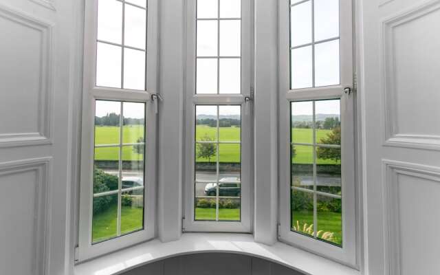 Racecourse View - Donnini Apartments