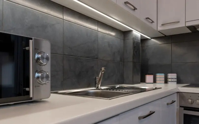 101m² Renovated Apartment in Koukaki