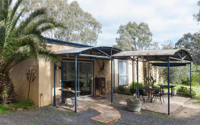 The Apartment - Moyston – Outside – Moyston
