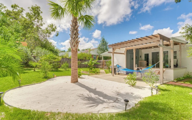 Pet-friendly Pensacola Home w/ Sunny Backyard!