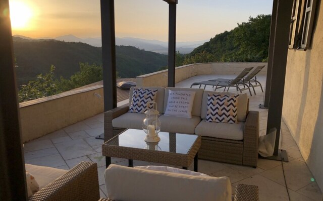 Fosdinovo 5-bed Villa- a Tranquil Retreat