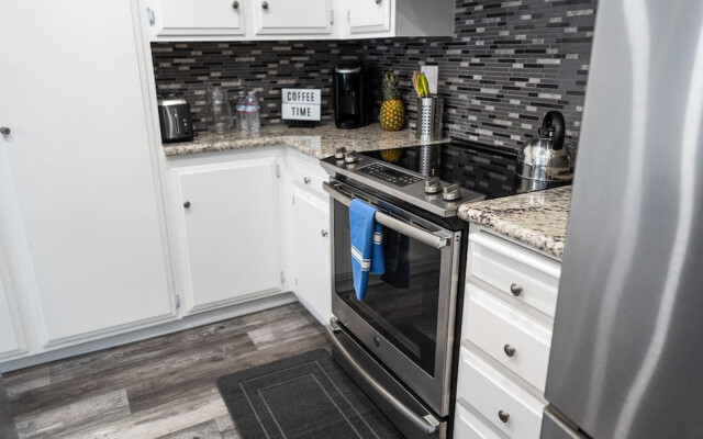 Cypress Serenity: 3Br Townhome With Garage, Private Patio, Community Pools (P33)