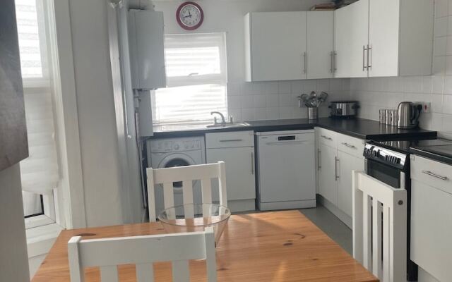 Impeccable 2-bed House in Leytonstone East London