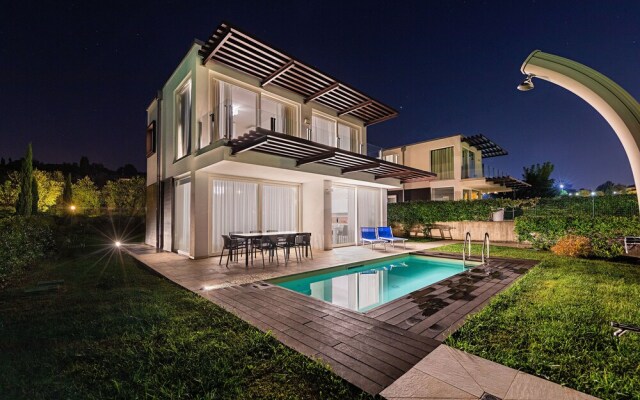 Lake Sunbeam Villa by Wonderful Italy