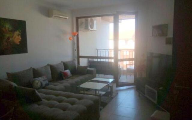 B44 Apollon Complex