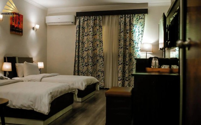 Pyramid Edge Hotel & Exclusive Pyramids View Rooftop