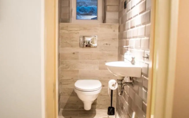 Very stylish and fresh studio home in the center