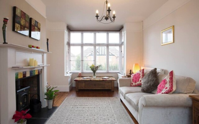 10 Bedroom Home In Glastonbury Beautiful Garden