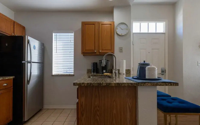Amazing Family Townhouse Minutes From the Parks