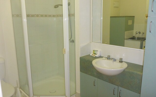 Palm Cove Tropic Apartments