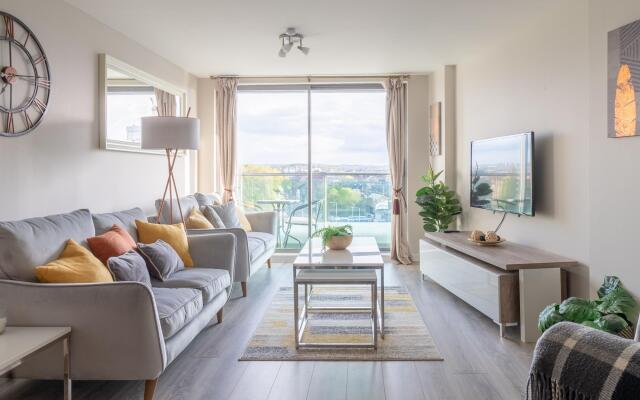 Luxury Riverview City Centre Apartment