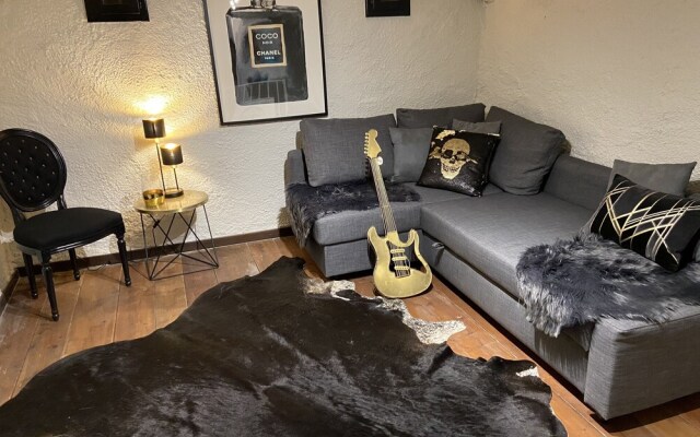 Fosdinovo 5-bed Villa- a Tranquil Retreat