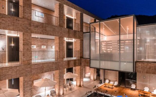 Yinju Jingde Art Hotel