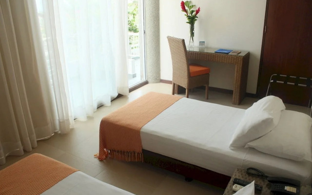 Santorini Hotel & Resort