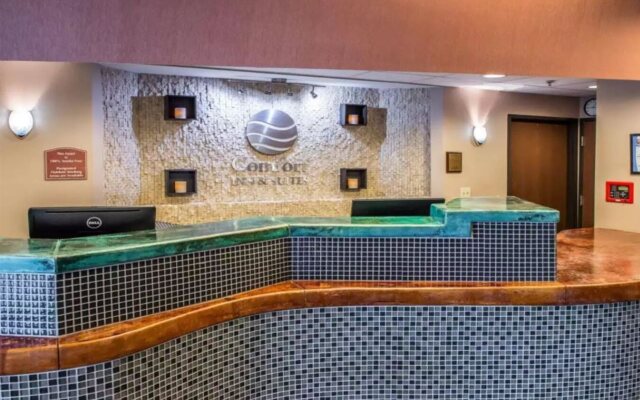 Hometowne Studios & Suites By Red Roof Washington