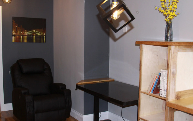 College Street Abode - Guest House