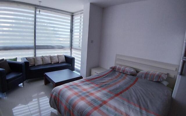 Central Girne Studio Flat with Rooftop Pool