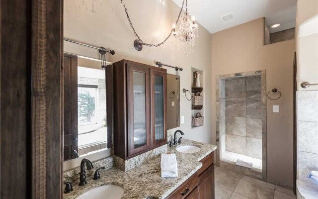 Sky Hawk Lodge - Four Bedroom Cabin