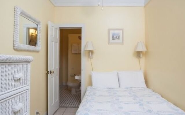 Blue Parrot Inn