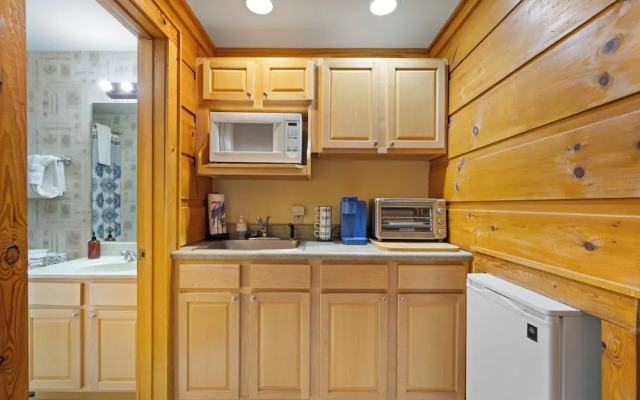 Suite at Dollywood Lane
