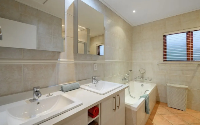 San Lameer Villa Rentals 14105