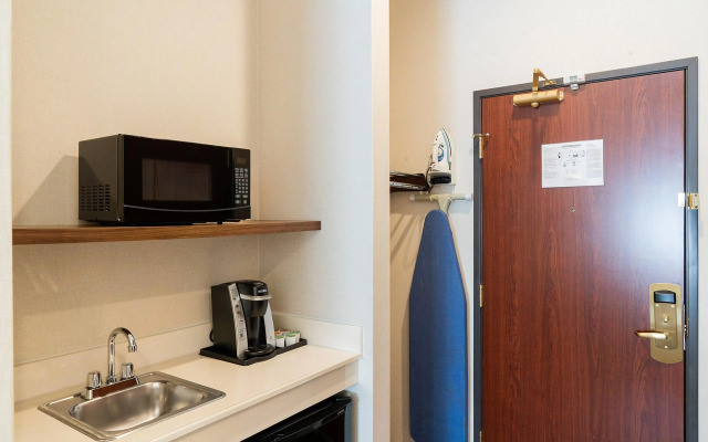 Holiday Inn Express & Suites Davis - University Area by IHG