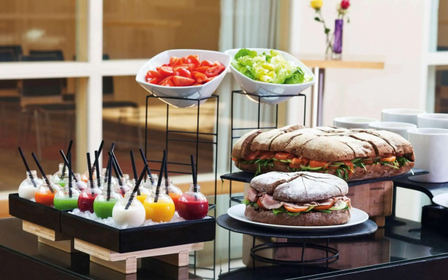 Mövenpick Hotel Amsterdam City Centre