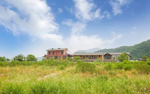 Yeongwol Donggang Close Pension