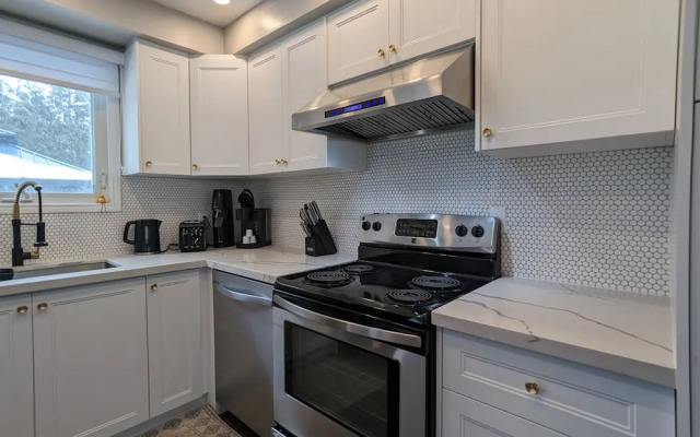Mississauga Manor - Meadowvale