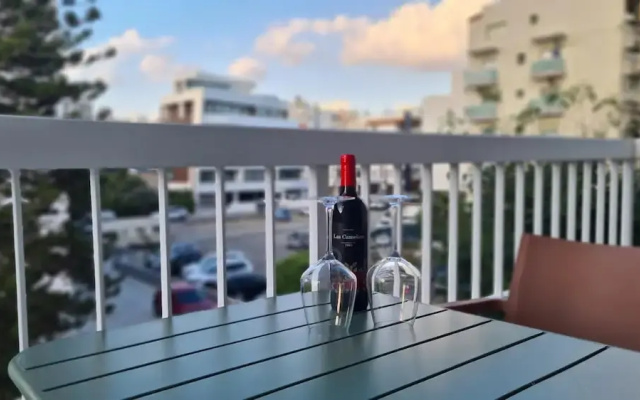 83 Lim3 - Stay Sunlit Apartment
