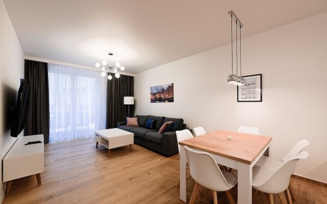 Aura 40 by Q4 Apartments