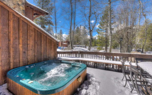 Ridge Court Barrel Relax in Private Hot Tub