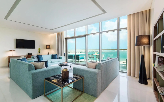 Th8 Palm Dubai Beach Resort, Vignette Collection, by IHG