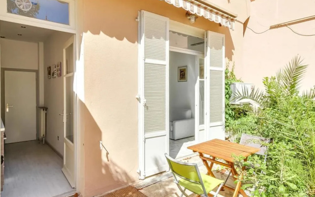 Palais Mire Juan Studio