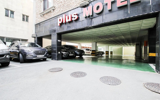 Plus Motel